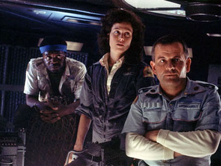 Yophet Kotto som Parker, Sigourney Weaver som Ripley och Ian Holm som Ash