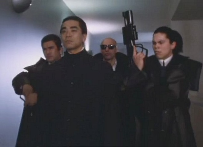 Shinji (Denis Akyama) och hans Yakuza-ninjas